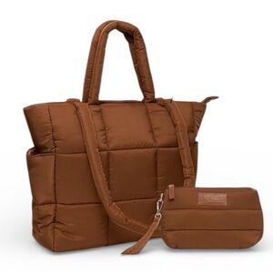 Quilted tote bag, large tote, bag, puffer
Large capacity.NWT